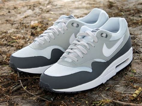 nike air max essential 1 grau weiß|Nike Air Max 1 Essential Sneaker (Men) .